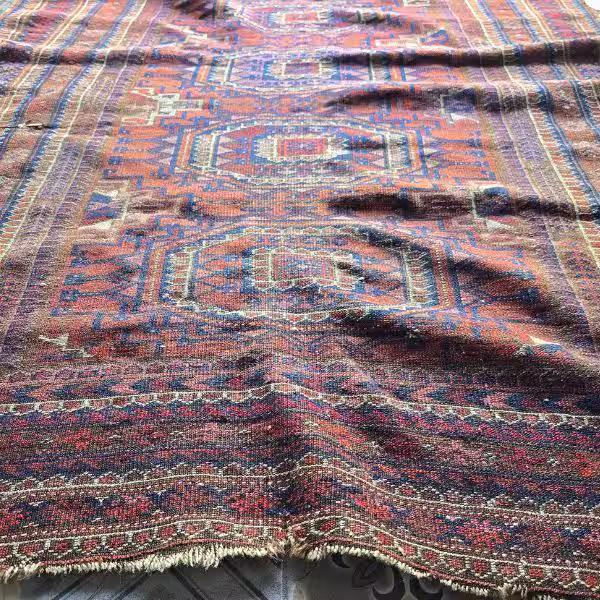Professional rug stretching and flattening service in Auckland restoring flat structure and removing ripples and distortion