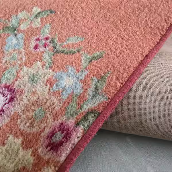 Comparison of hand binding and machine overlocking showing different carpet edge finishing techniques