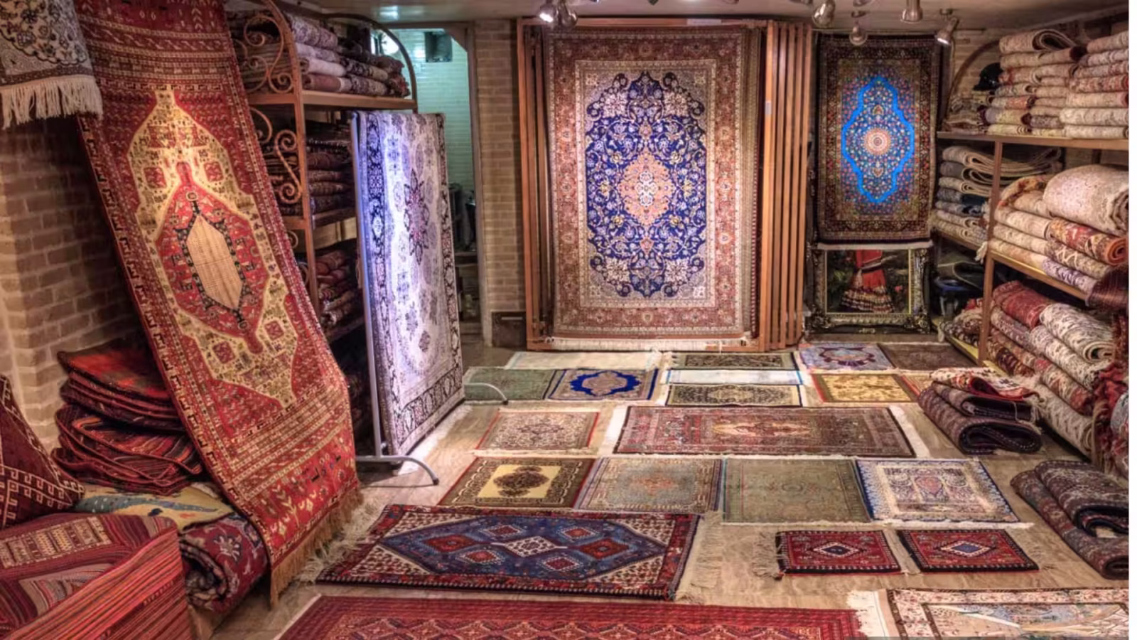 Rug buying guide showing inspection of Persian, Oriental and wool rugs for quality, material and construction assessment